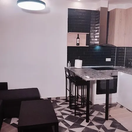 Apartment Romeo Isimeriahomz *